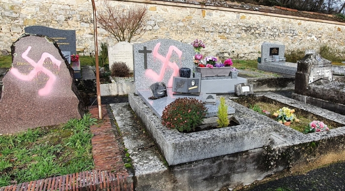 Tumbas profanadas con símbolo nazi