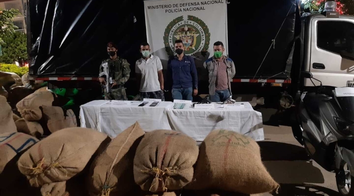Capturan tres personas por la retención de doce campesinos en Antioquia.