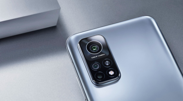 Imagen comercial Xiaomi Cámaras debajo de la pantalla o referencias que son retráctiles, carga ultrarrápida aún más veloz, entre otras.