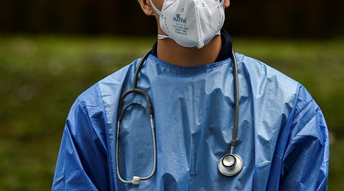 Referencial sobre personal médico que atienden la pandemia en Colombia.