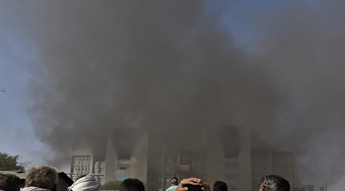 Incendio en sede de vacunas en India