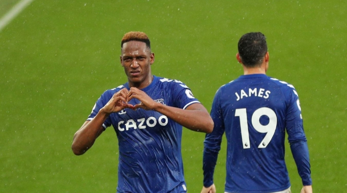 Yerry Mina y James en Everton