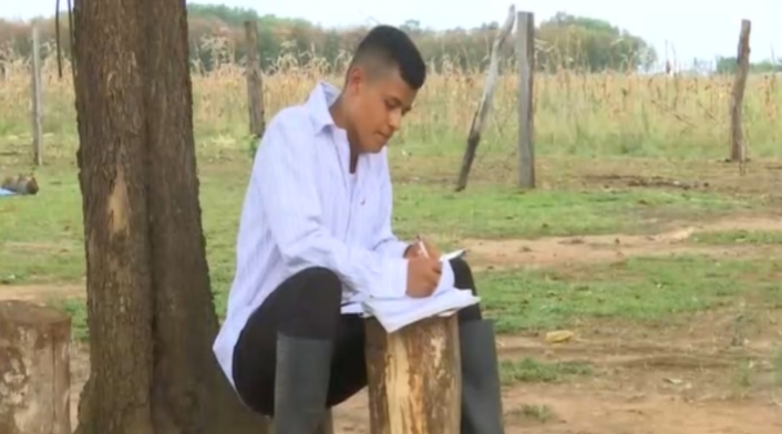 Caminaba 20 minutos por señal de internet y logró puntaje perfecto del Icfes
