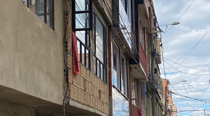 Vuelven los trapos rojos a casas de familias vulnerables en Bogotá