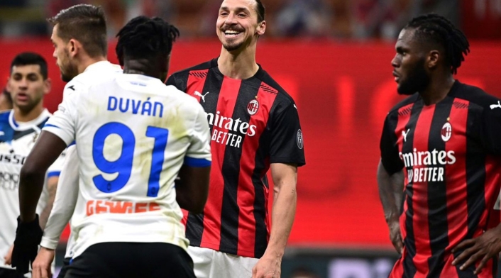 Zlatan Ibrahimovic y Duván Zapata Zlatan Ibrahimovic y Duván Zapata