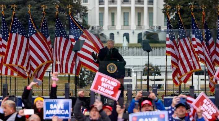 Donald Trump frente a la Casa Blanca Donald Trump frente a la Casa Blanca