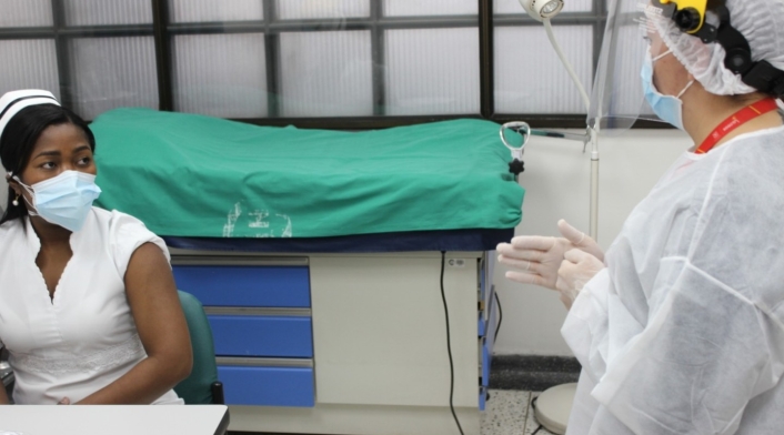 Vacunación anticovid en el Instituto de Cancerología de Bogotá.