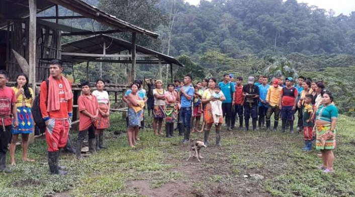 Indígenas embera eyádiba de resguardos indígenas en Antioquia.