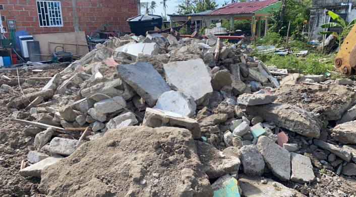 Demolición de viviendas en la isla de Providencia.