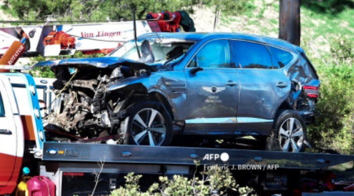 Carro en el que se accidentó el golfista Tiger Woods