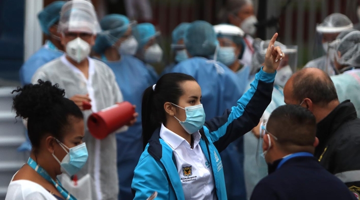 Vacunación contra la covid-19 en el Hospital de Kennedy en Bogotá
