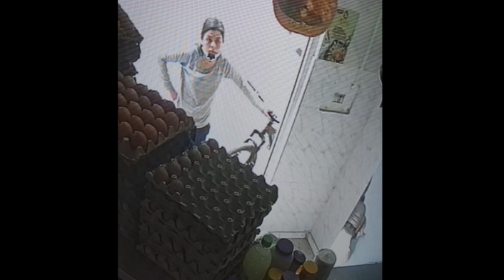 Vengativa mujer en Soacha se metió en negocio de huevos y los rompió todos