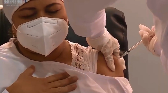 Verónica Machado, primera en recibir vacuna contra covid-19 en Colombia Verónica Machado, primera en recibir vacuna contra covid-19 en Colombia
