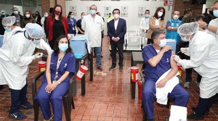Primeros vacunados contra covid-19 en el Hospital de Kennedy