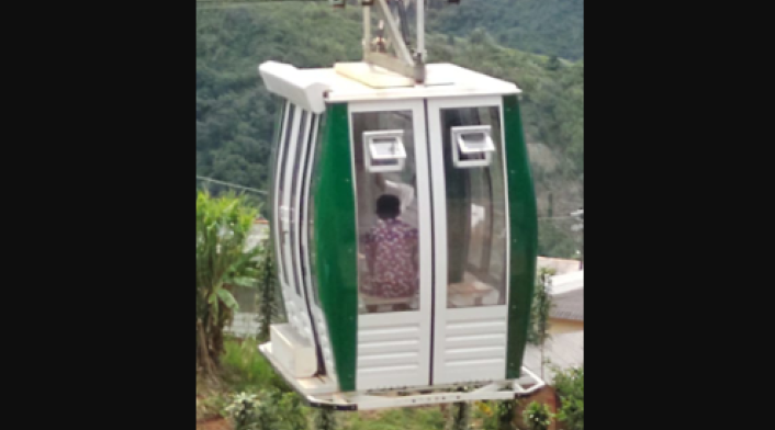 Cable aéreo en el occidente de Medellín