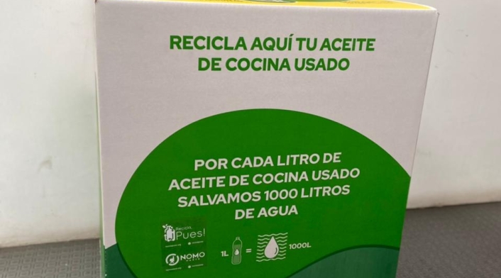 Contenedores para depositar aceite usado de cocina.