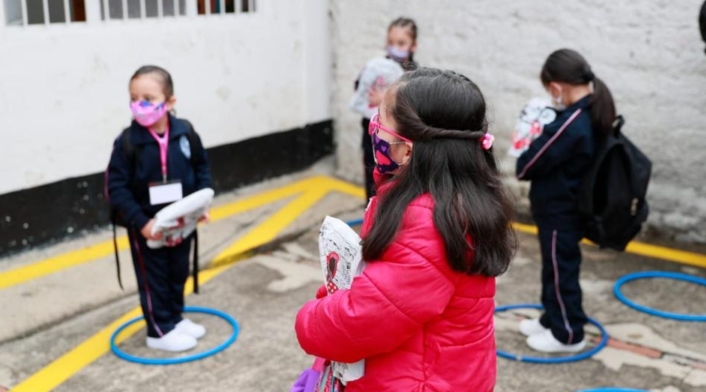 Colegios públicos en Bogotá se suman al modelo de alternancia