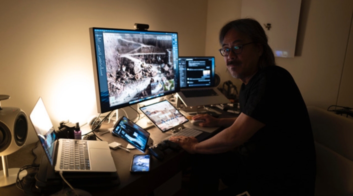 Hironobu Sakaguchi trabajando