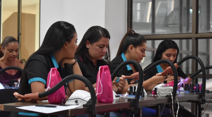 La Ruta de Charlotte - Manicure - Pedicure