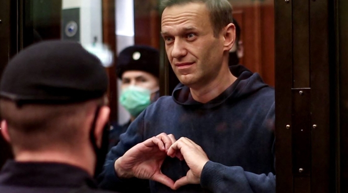 Alexéi Navalni al salir de audiencia