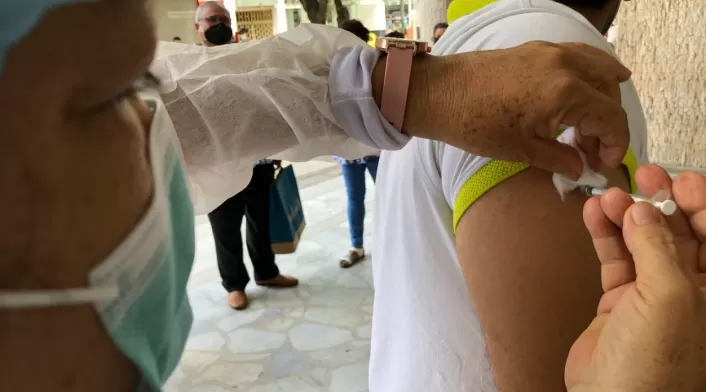 Vacuna Covid-19 Adulta mayor habría recibido doble dosis de la vacuna contra Covid-19 en Neiva