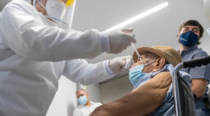 Vacunación contra covid en Colombia avanza con éxito