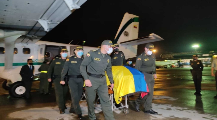 Así fue recibido el patrullero Edwin Caro en Antioquia.