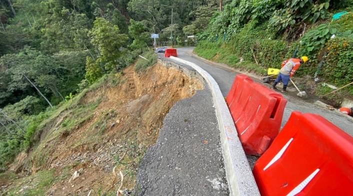 Atención en puntos afectados por lluvias en Medellín.