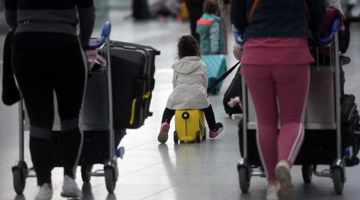 Viajeros en aeropuerto