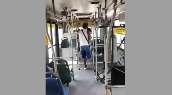 Agresión en Metrolínea, usuario fue atacado por un hombre.