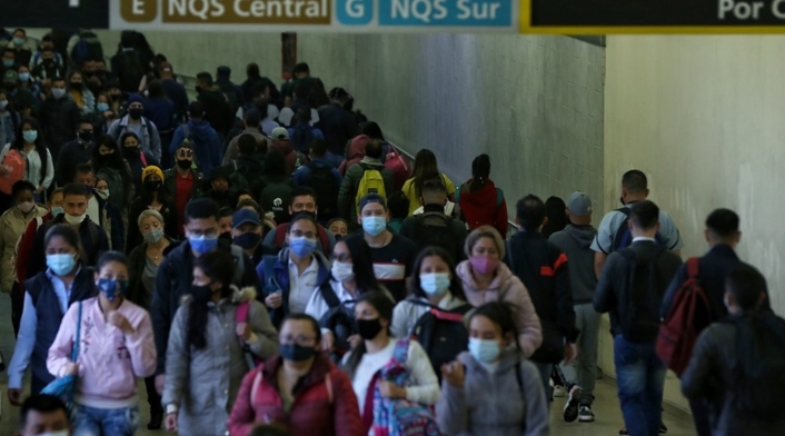 Aglomeraciones en Transmilenio en tercer pico de contagios de covid-19