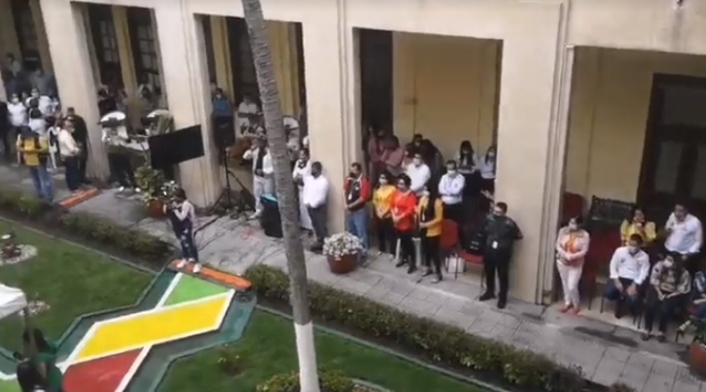 Denuncian aglomeración