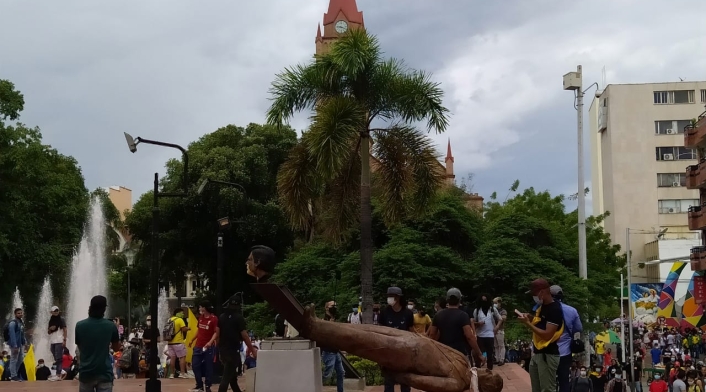 Monumentos destruidos y daños en fachadas dejan protesta en el centro de Neiva