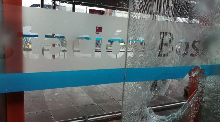 Vandalismo en estaciones de Transmilenio, durante las protestas.