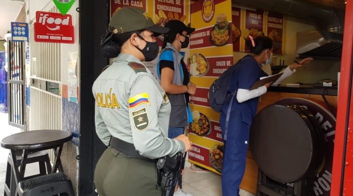 Vigilan cumplimiento del toque de queda en Medellín