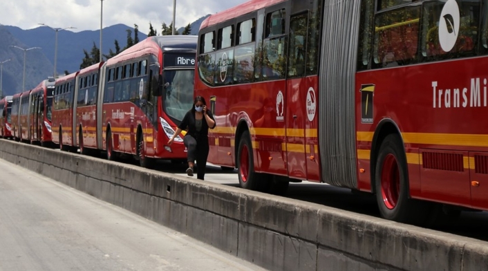 Trancón en Transmilenio por protestas en Bogotá