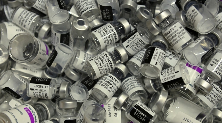 Vacunas contra covid-19 - vacunas de Pfizer y AstraZeneca