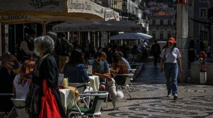 Reabren terrazas en Portugal