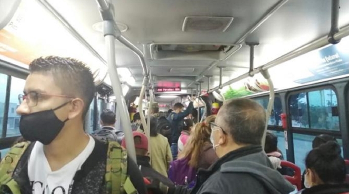 Viaje en un articulado de Transmilenio, en Bogotá