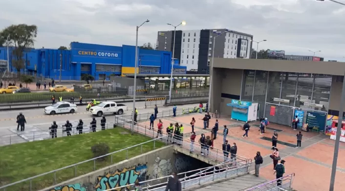 Conductores de Transmilenio salieron a protestar este martes en el portal El Dorado