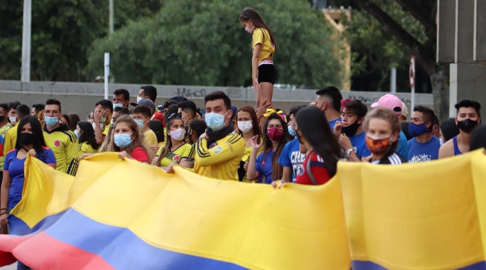 Más de 200 porristas protestan por falta de inversión al deporte en Bogotá