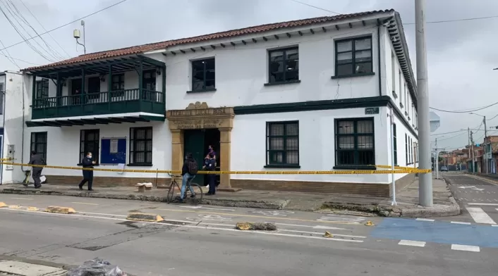 Vandalizan alcaldía local de Bosa
