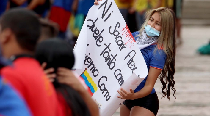 Más de 200 porristas protestan por falta de inversión al deporte en Bogotá