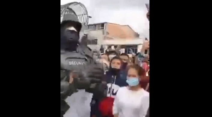 Agente del Esmad pide paz en las protestas