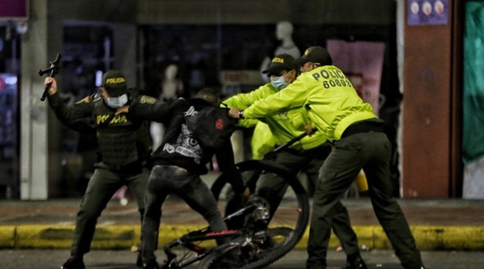 Agresión de policías Agresión de policías