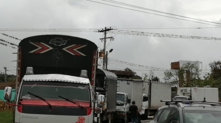 Bloqueos en vía Bogotá - Girardot