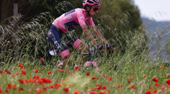 Egán Bernal en el Giro de Italia 2021 Egán Bernal, ciclista del equipo Ineos, en el Giro de Italia 2021