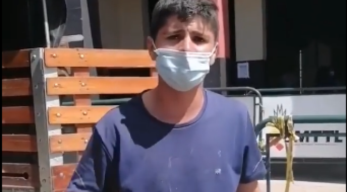 Fabián Andrés Beltrán, campesino que tuvo que regalar su cosecha de piñas