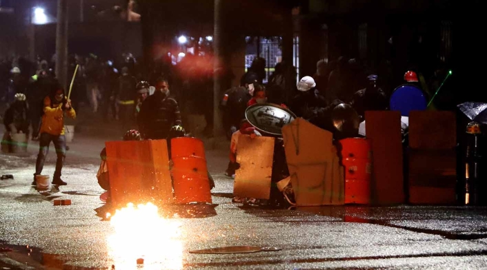 ENFRENTAMIENTOS ENTRE MANIFESTANTES Y POLICIA EN PORTAL LAS AMERICAS 21 DE MAYO