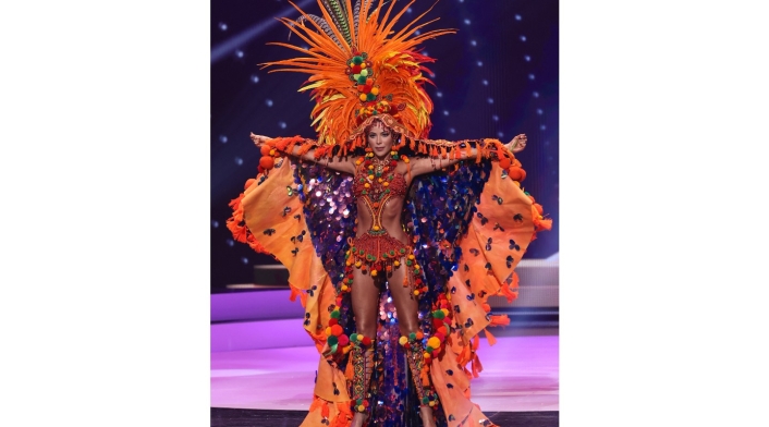 Desfile en traje típico de Laura Olascuaga en Miss Universo